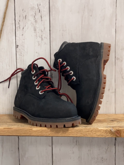 Timberland  Boots  Gr. 27  schwarz mit schwarz roten Schnürsenkeln verschmutzt 