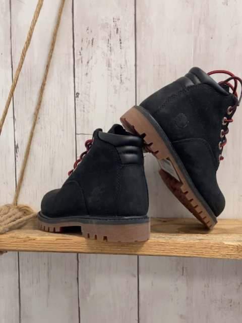 Timberland  Boots  Gr. 27  schwarz mit schwarz roten Schnürsenkeln verschmutzt 
