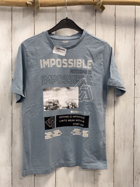   T-Shirt  Gr. 134/140  hellblau Schrift 