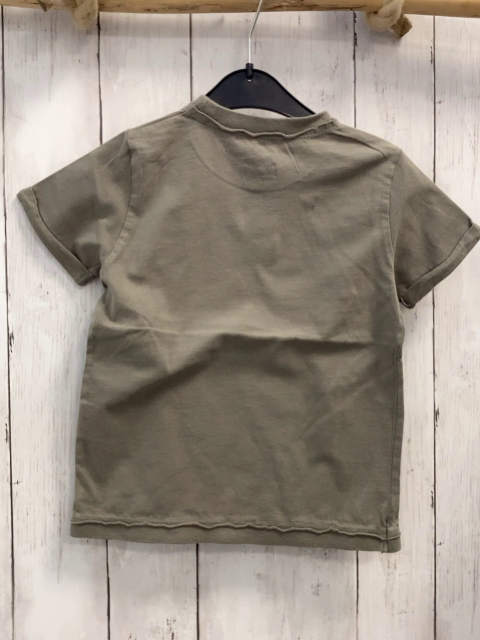   T-Shirt  Gr. 110  grau gelb glänzender Totenkopf 