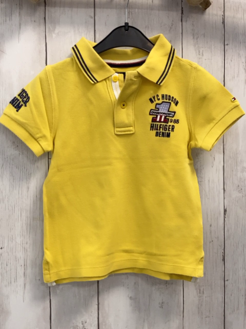 Tommy Hilfiger Poloshirt  Gr. 104  gelb Aufnäher schwarze Schrift 