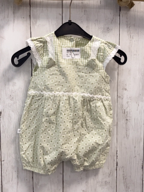   Playsuit Gr. 74  hellgrün weiß kariert + mint grün weiße Blumen 