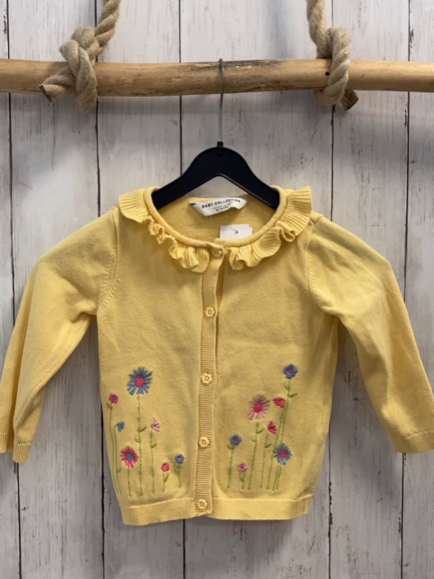   Strickjacke  Gr. 86  gelb gestickte Blumen Rüschenkragen 