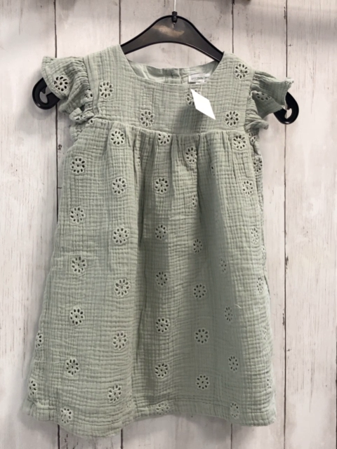 Vertbaudet  Kleid  Gr. 104  mint Struktur Lochstickerei 