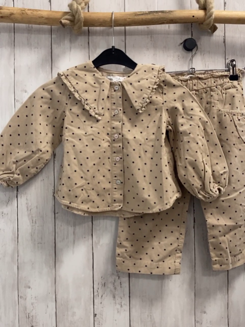 2tlg Zara  Bluse + Hose  Gr. 98  beige Kord schwarze Punkte Kragen mit Rüschenbund 