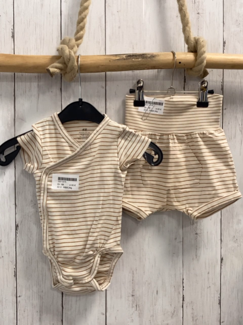 H&M 2tlg Body + Shorts Gr. 68  beige braun Streifen