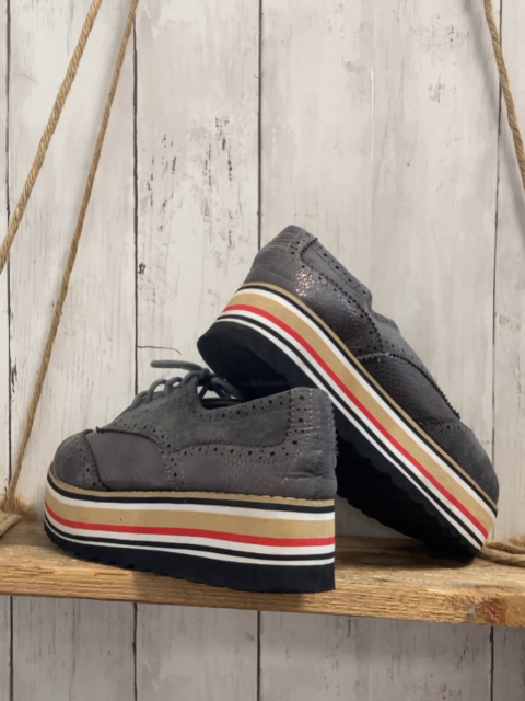 Pinkai Schuhe  Gr. 36  grau mit dicker gestreifter Sohle 