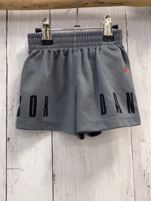 Jordan Shorts  Gr. 74  grau schwarze Schrift 
