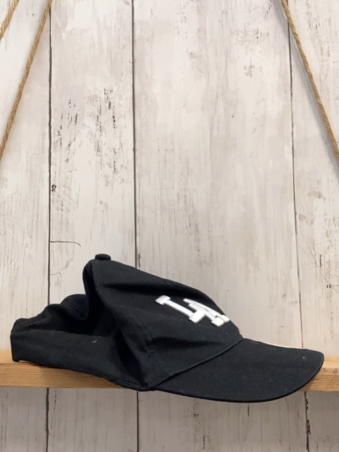 H&M  Kappe  Gr. 134/152  schwarz weiße Schrift 