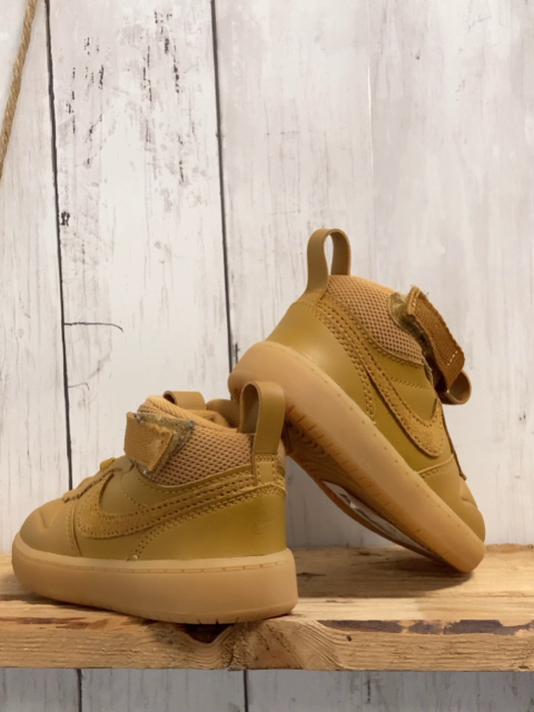 Nike  Schuhe  Gr. 22  ocker 