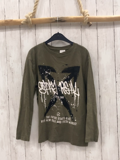  Langarmshirt Gr. 134  oliv weiße Schrift