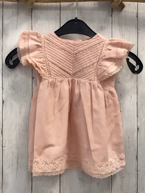 Zara  Kleid  Gr. 86  rosa Rippen Rüschen mit Häkelborte 
