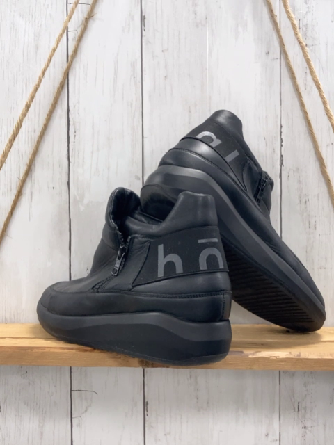 Högl  Boots  Gr. 39  schwarz gaue Schrift seitlicher Reißverschluss 