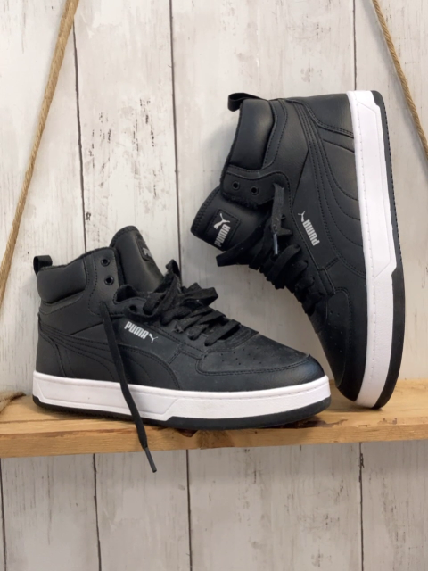 Puma neu Boots Gr. 41  schwarz weiße Sohle