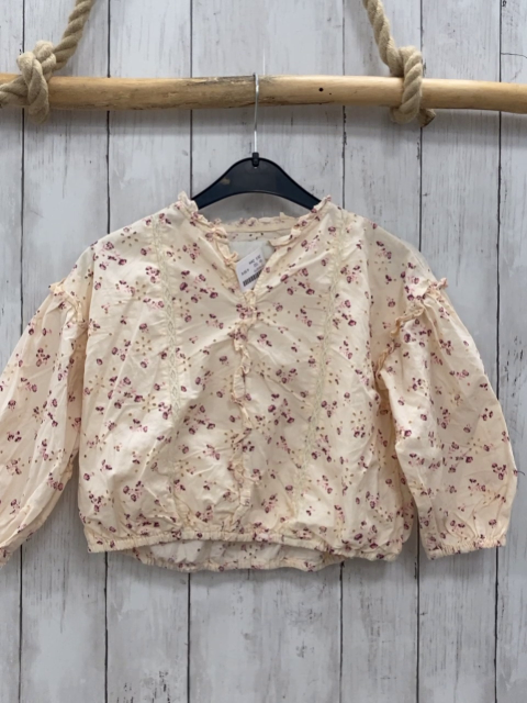 Zara  Bluse Gr. 122  heller lachston Blumen Rüschen Lochstickerei 