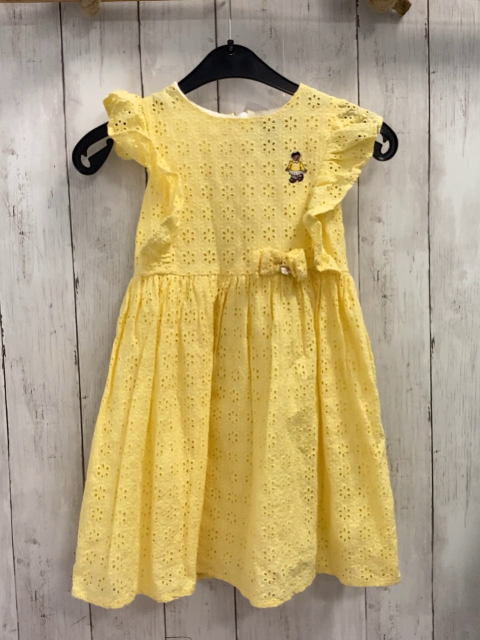 Teenie Weenie  Kleid  Gr. 110  gelb Blumenlochstickerei Schleife Rüschen Bär 