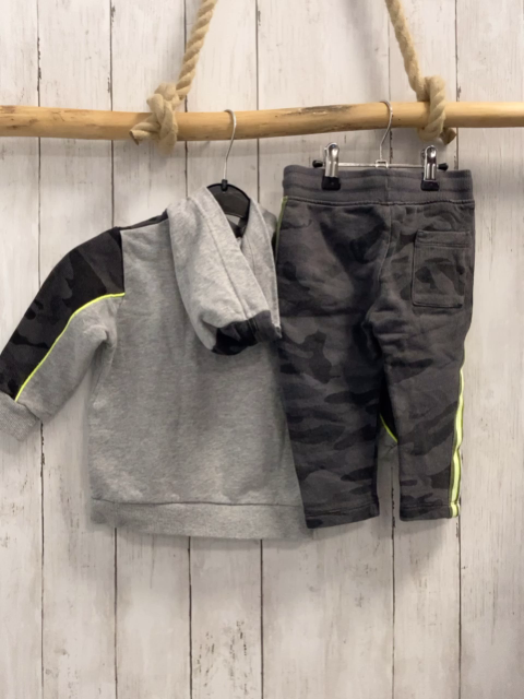 2tlg Benetton Jogginganzug  Gr. 92  hellgrau grau + schwarze gemustert Kapuze Schrift mit hellgrünem Bund 