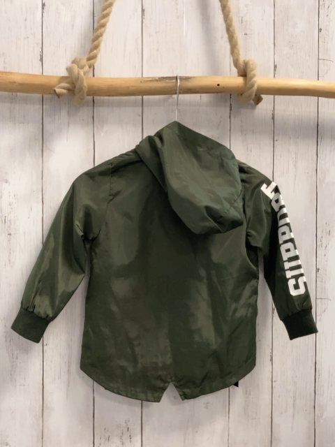   Regenjacke  Gr. 98  oliv Kapuze weiße Schrift 