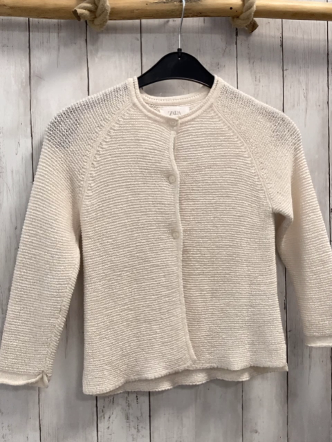Zara  Strickjacke  Gr. 122  weiß Rippen 