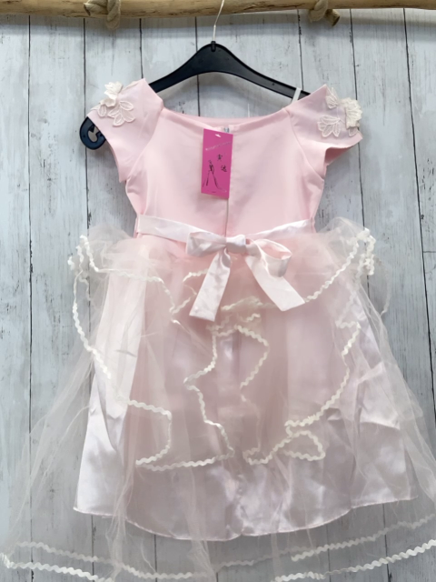 neu  Kleid  Gr. 116  rosa Oberteil mit weißer Blumenstickerei + Piailetten transparente Tüllrüschen mit Wellbenborte 