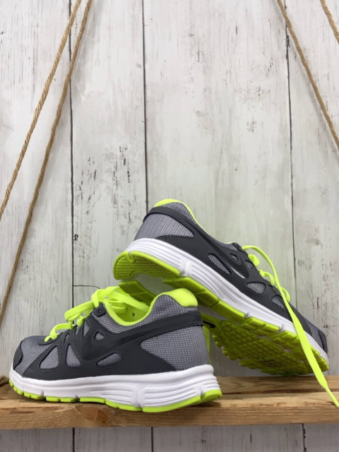 Nike  Schuhe  Gr. 38  grau hellgrau hellgrün weiße Sohle 