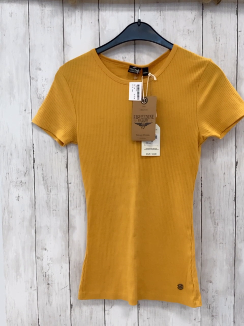 neu  T-Shirt  Gr. M mais Rippen Knöpfe auf der Rückseite NP 12,99 € 