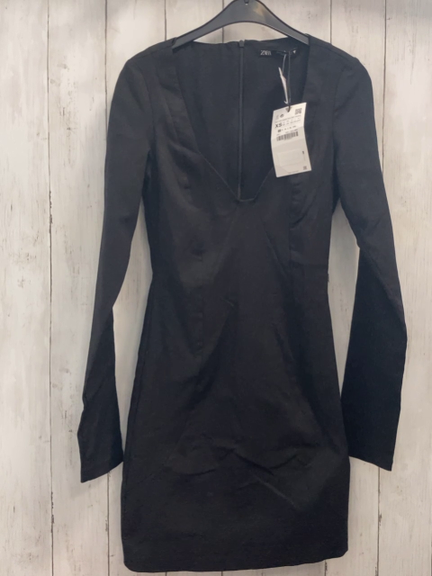 neu Zara  Kleid Gr. XS schwarz 