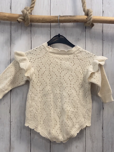  Playsuit Gr. 80  weiß Strick Lochmuster