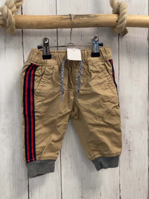 GAP Hose  Gr. 62  hellbraun + blau roter Seitenstreifen grauer Saum 