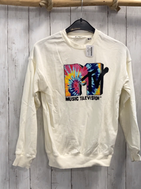 H&M  Pullover  Gr. 134/140  creme buntes "M" schwarze Schrift 