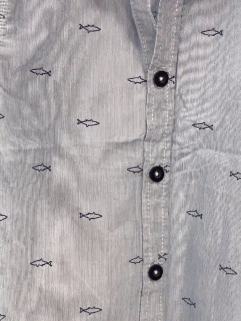   Sommerhemd  Gr. 116  hellblau weiße Streifen schwarze Haie 