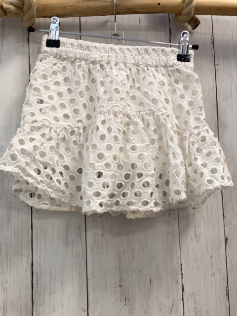 Zara  Rock Gr. 128  weiß Lochmuster mit Innenshorts 