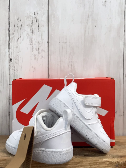 neu Nike Schuhe  Gr. 18,5  weiß mit Karton 