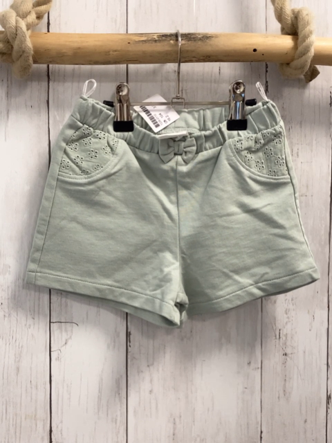   Shorts  Gr. 104  mint Blumen-Lochstickerei 
