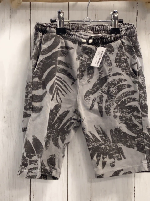 Zara  Shorts  Gr. 92  hellgrau graue Blätter 