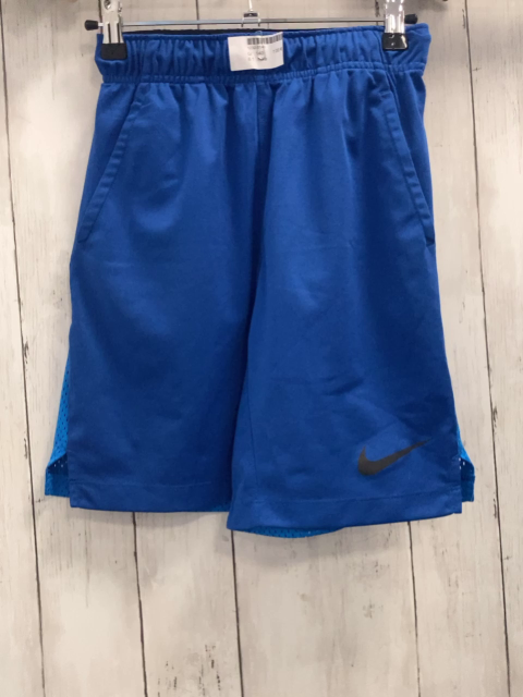 Nike  Sportshorts  Gr. 140  hellblau Saum mit Lochmuster 