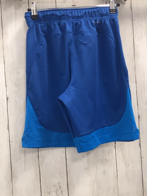 Nike  Sportshorts  Gr. 140  hellblau Saum mit Lochmuster 