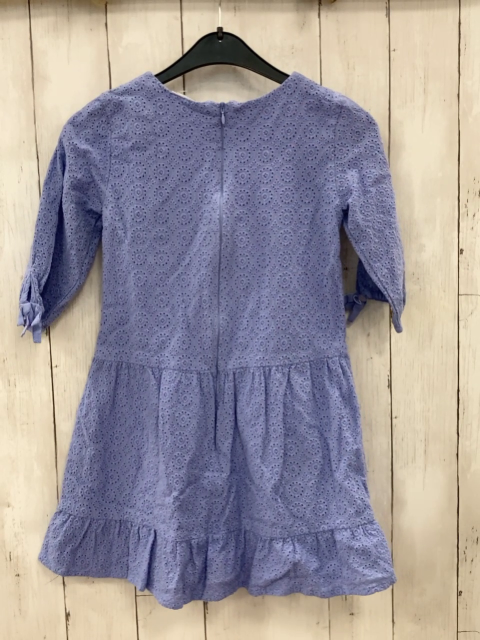 Charanga  Kleid  Gr. 140  lila Lochstickerei 