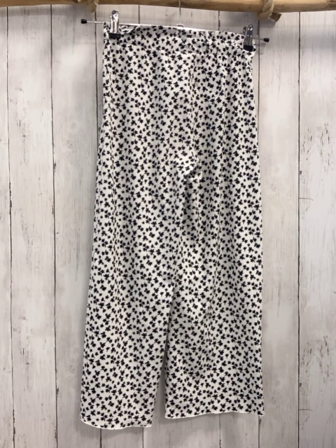 Waikiki  Hose  Gr. 128  weiß Rippen schwarze Blumen