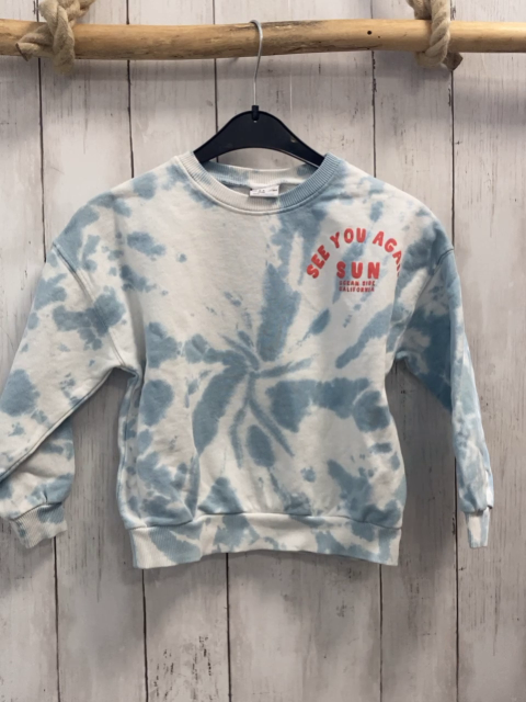 zara Pullover Gr. 104  blau weiß gemustert rote Schrift