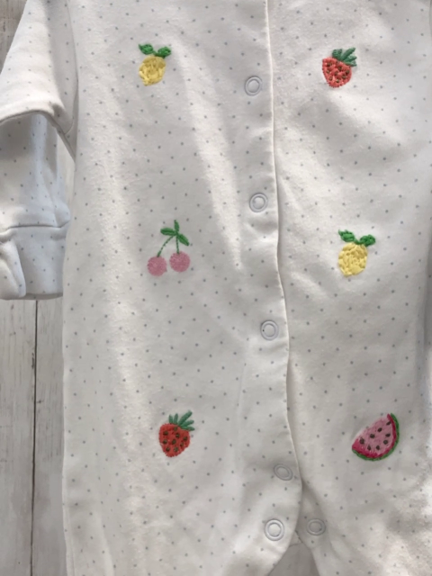 next Schlafanzug Gr. 68  weiß Punkte gesticktes Obst