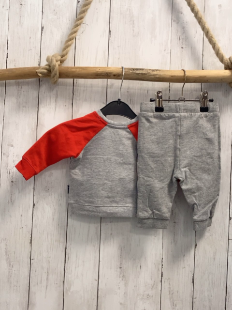 2tlg Jakoo  Pullover + Jogginghose  Gr. 56/62  grau Feuewehrauto rote Ärmel 