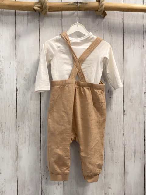 2tlg  Latzhose + Langarmshirt  Gr. 68  beige Struktur Bauchtasche + weiß 