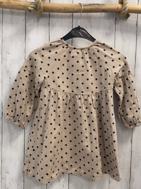 Zara  Kleid  Gr. 110  beige schwarze Punkte 