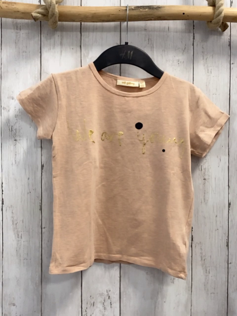 Soft Gallery  T-Shirt  Gr. 128  lachs grau meliert goldene glänzende Schrift schwarze Punkte 