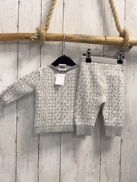 2tlg DKNY Strickjacke + Hose Gr. 56  grau weiß