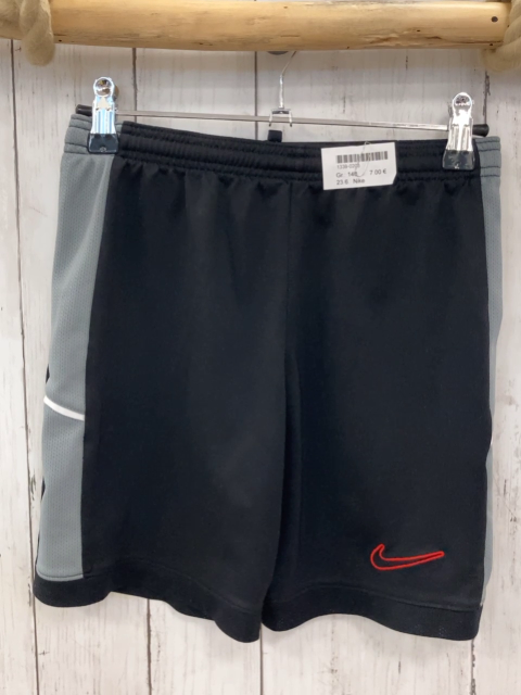 Nike Sportshorts Gr. 140  schwarz grauer Streifen an der Seite