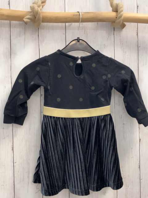  Kleid Gr. 80  schwarz Glitzerpunkte Samtfaltenrock