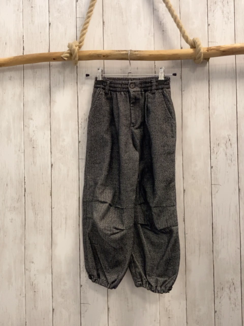 zara Hose Gr. 122  schwarz weiß Zackenmuster