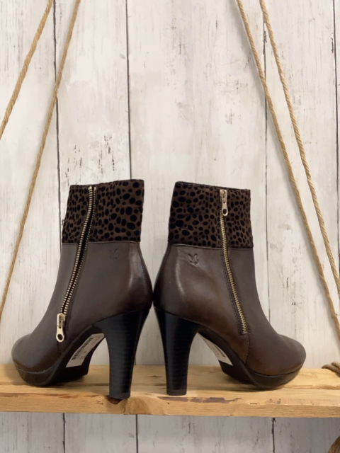 neu  Stiefeletten  Gr. 36  braun mit schwarzen Punkten goldener Reißverschluss 